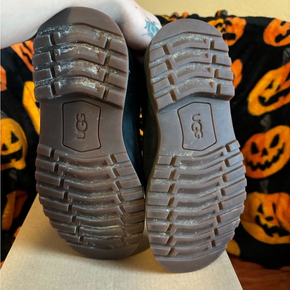 Ugg Boys Bradley Ankle Boot - Picture 6 of 8